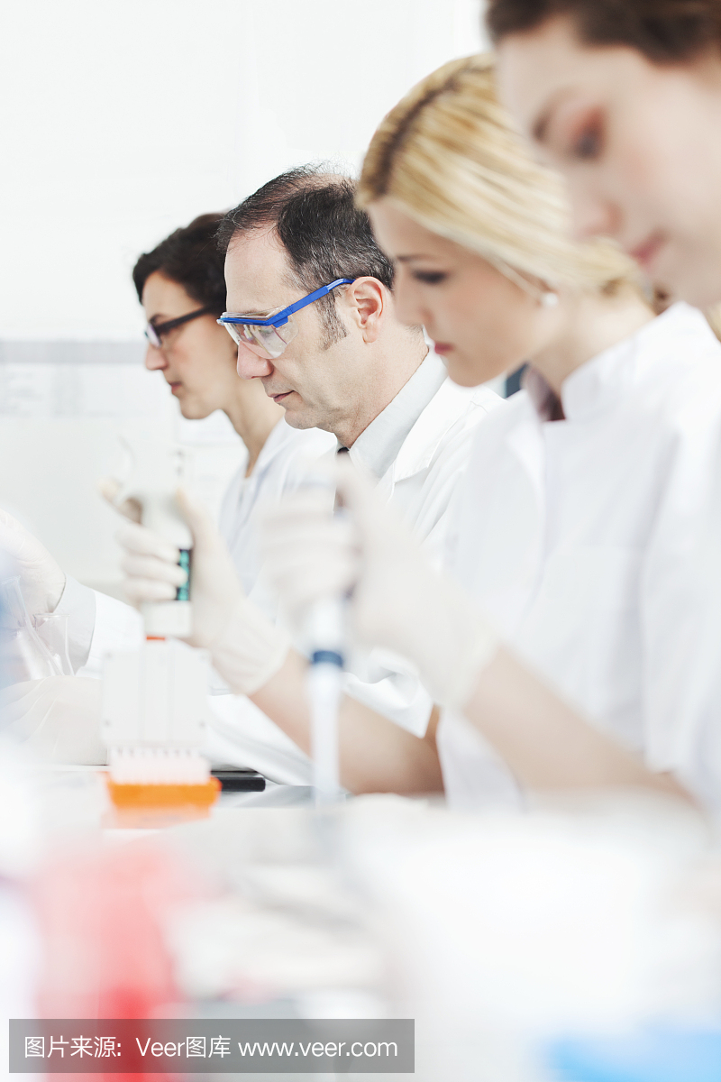 实验室技术人员做保留工作。