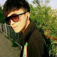 带眼睛的男生耍酷头像图片_qq头像-10kb
