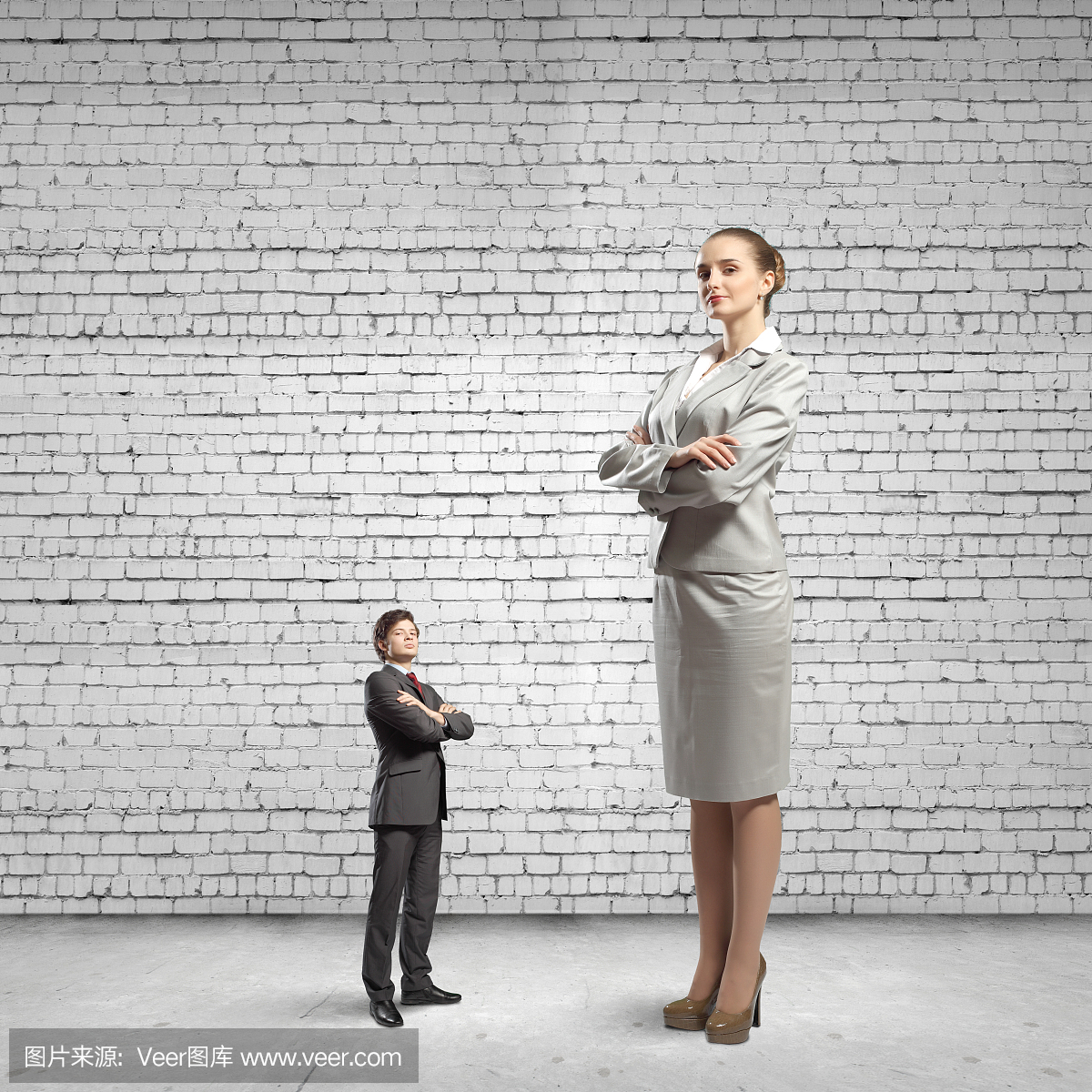 专横,粗鲁的,颐指气使,发号施令