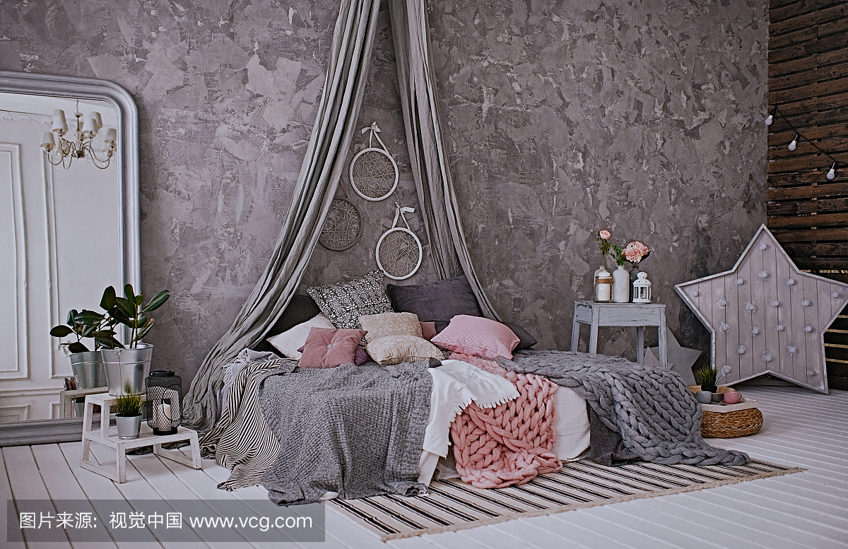 灰色和粉红色的卧室室内设计,卧室内饰,床上用