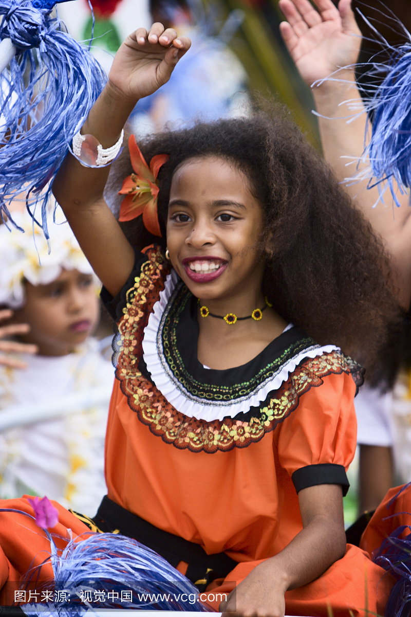 托雷斯海峡岛民传统礼服女孩在Kaiwalagal音乐