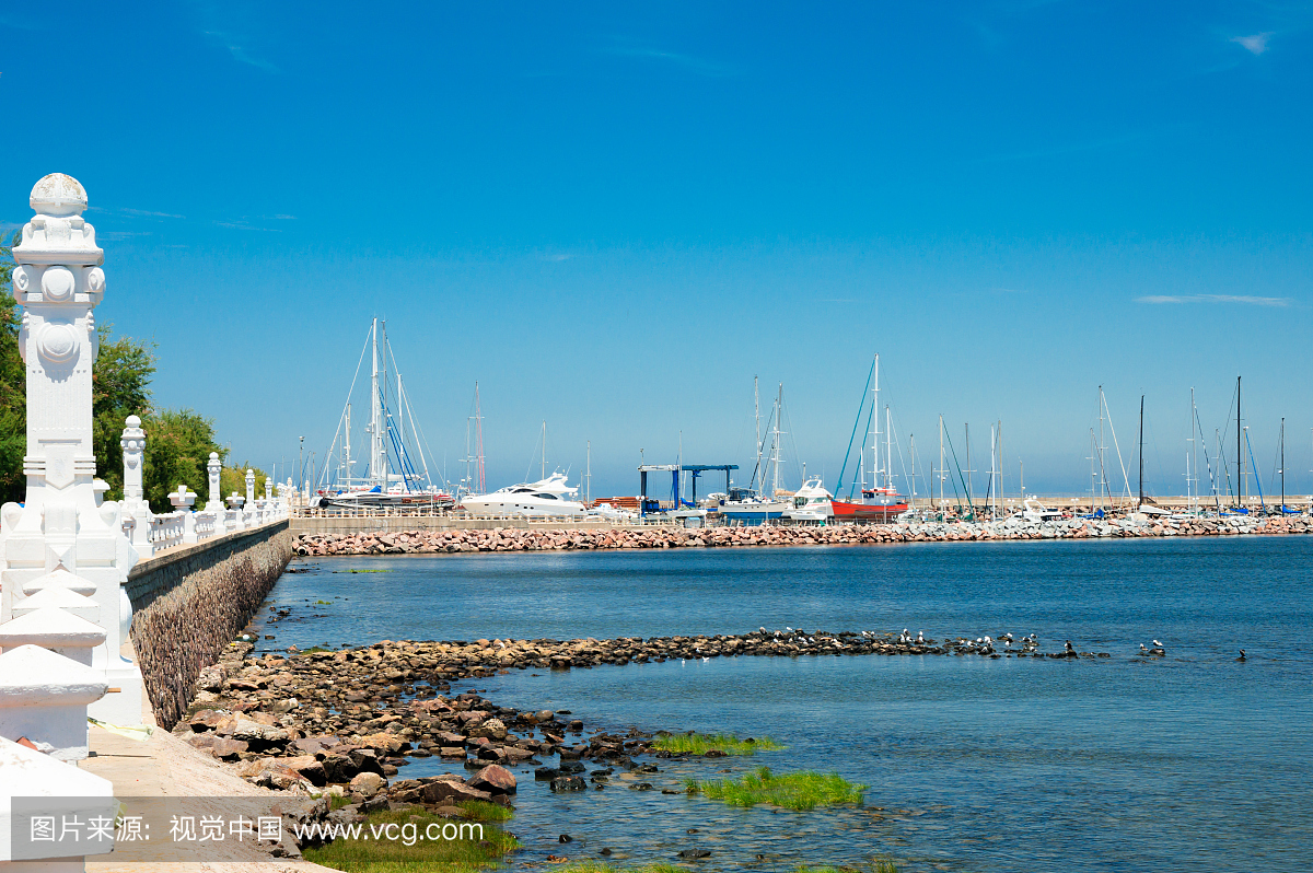 查看Piriapolis木板路和港口,乌拉圭