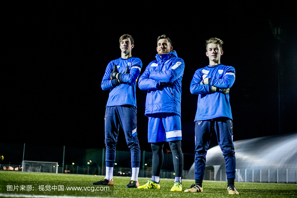 守门员和他们的足球场上的教练