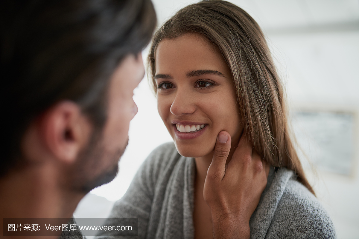 居家男人,靠女人养的男人,没有工作的男人,家庭