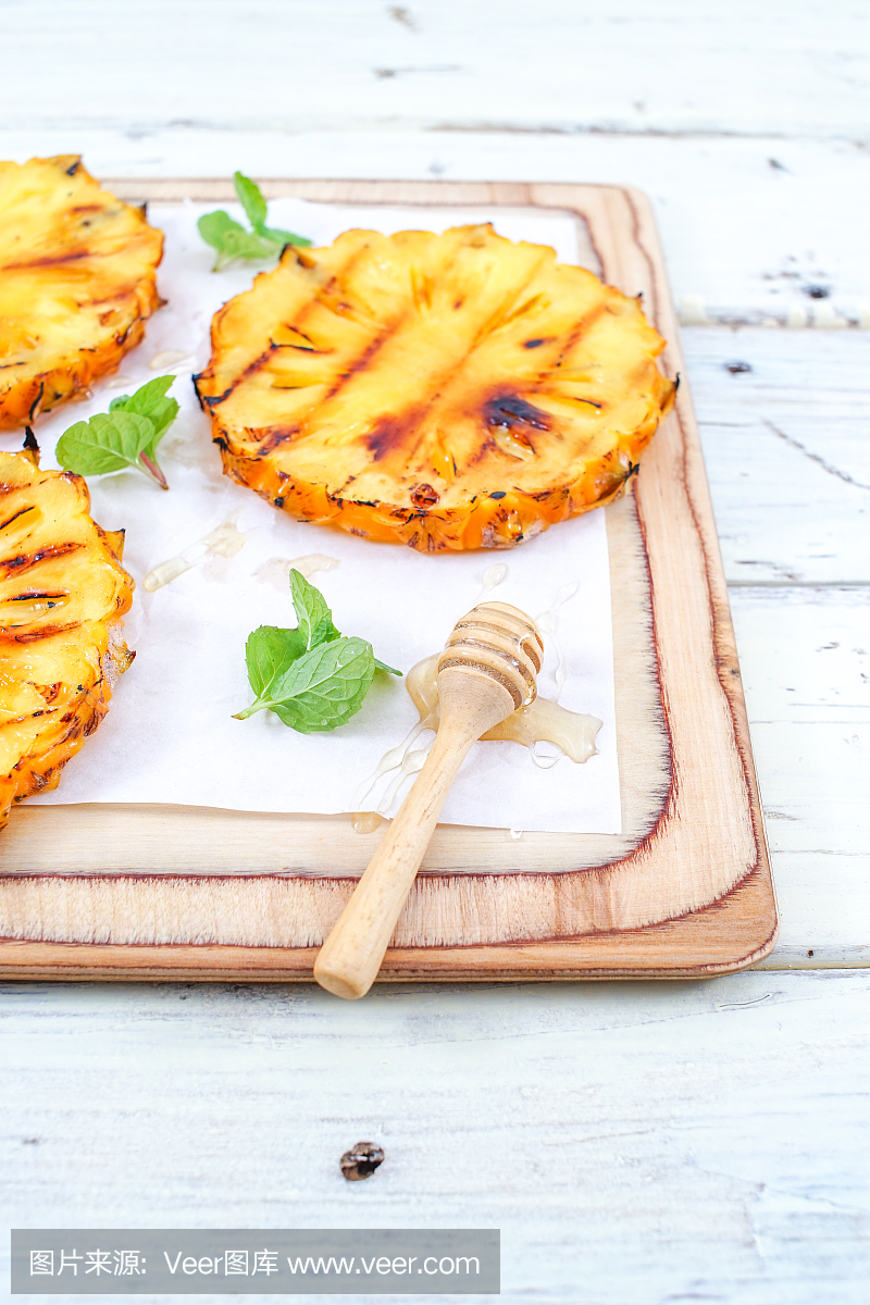烤菠萝蜂蜜,简单的菜单想法为小吃,饮食餐的夏