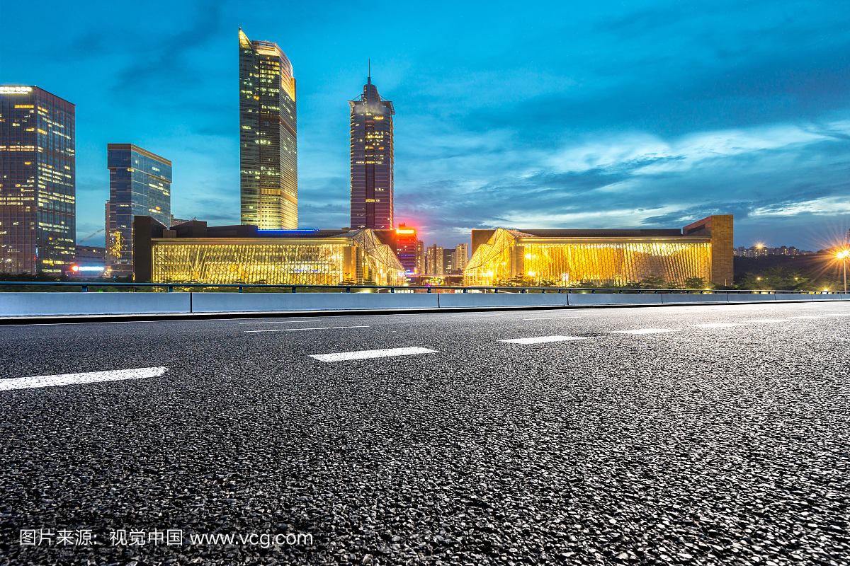 深圳城市天际线与高速公路