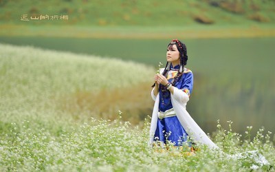 藏族美女高清图片桌面壁纸-美女壁纸-223kb