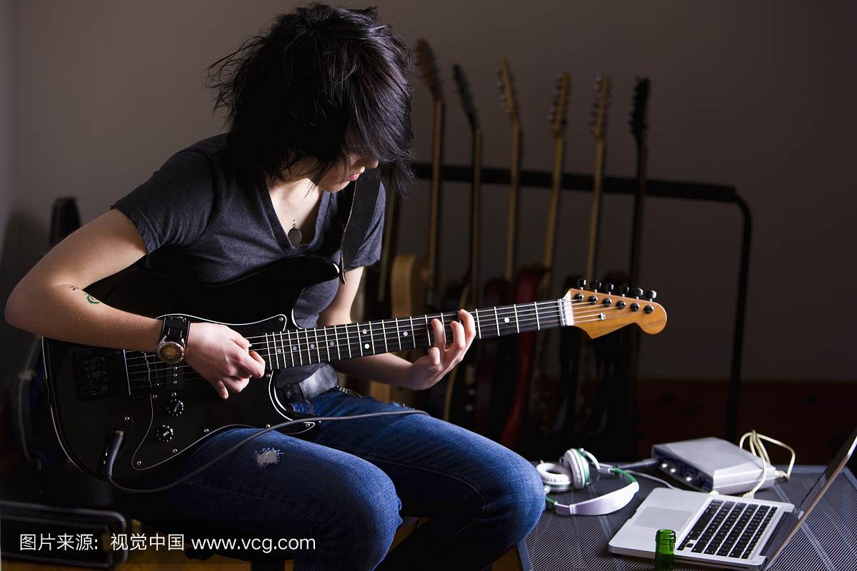 电吉他,电子音响吉他,录音设备,录音的