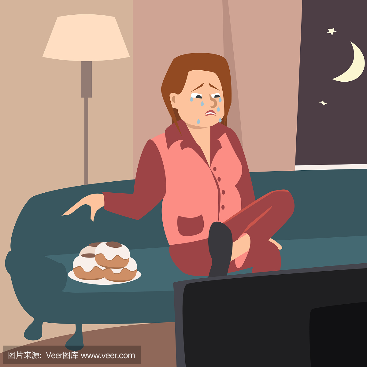 哭泣的女人看电视和吃饼干