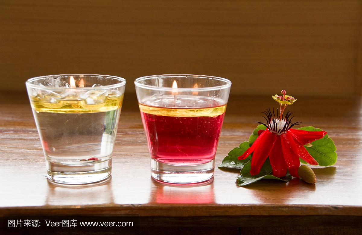 红百香果花和水蜡烛