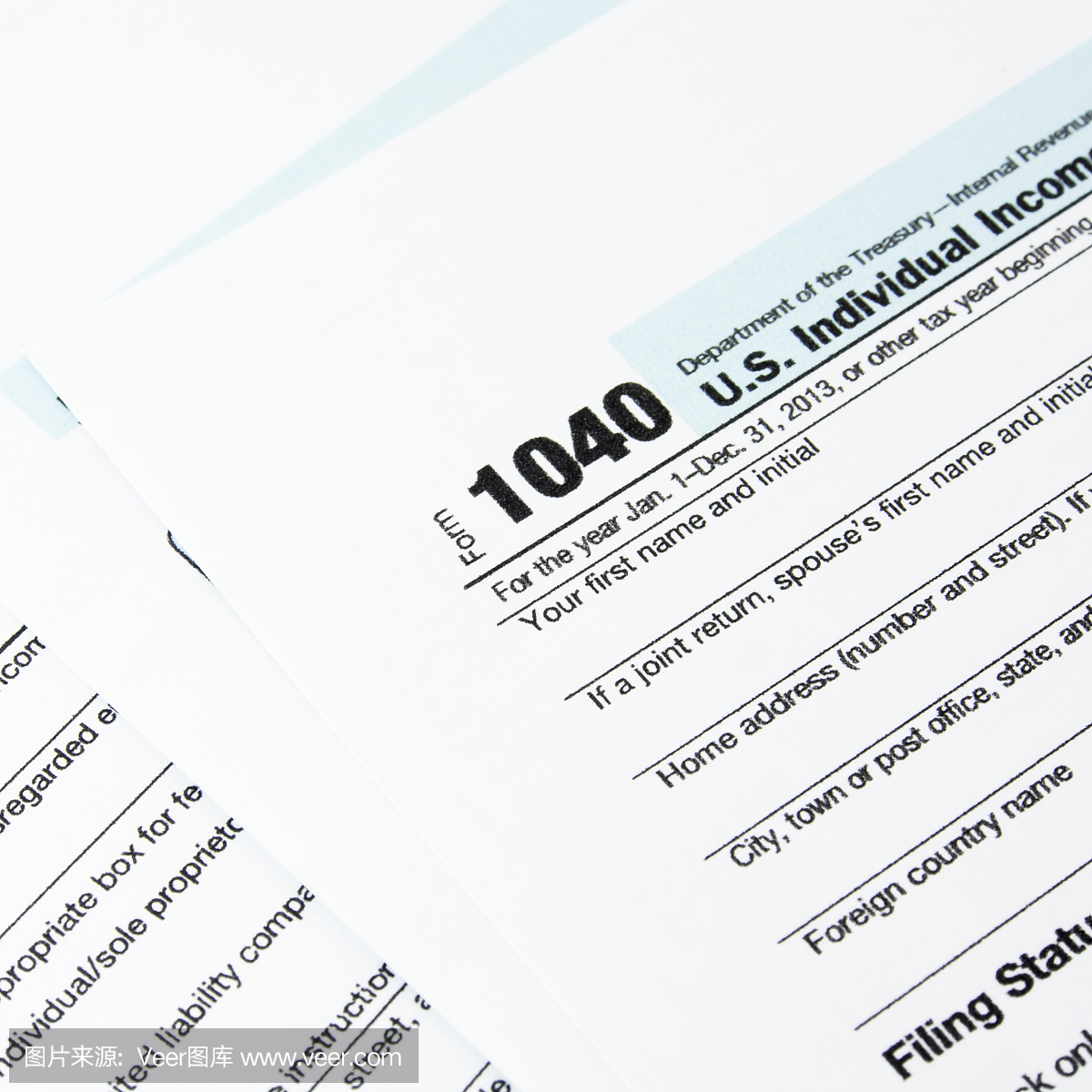 美国个人所得税申报表1040。