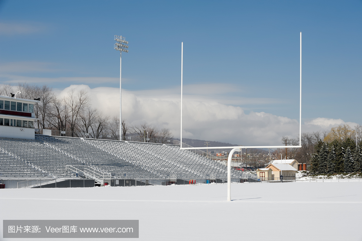 美式足球场结束区域,雪域中的门柱和体育场