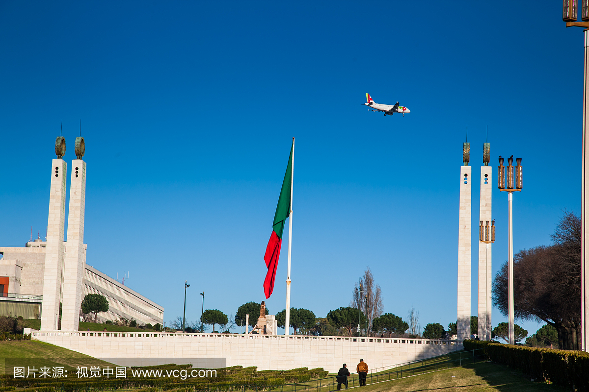 葡萄牙里斯本-2011年2月2日:未知的人沿着公园