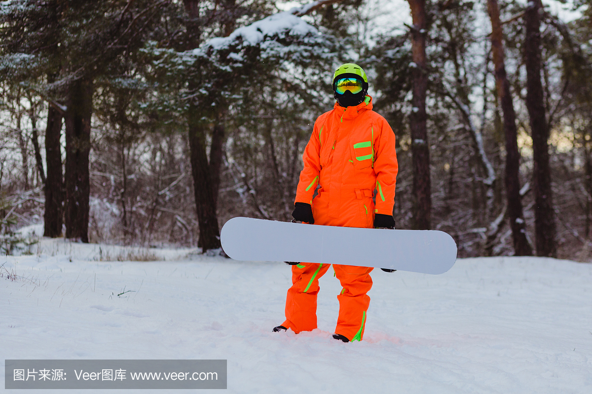 爱游戏-爱游戏(AYX)体育官方网站-赔率最高在线投注平台怎样滑雪既安全又尽兴？护具热身不能少摔倒注意三不要