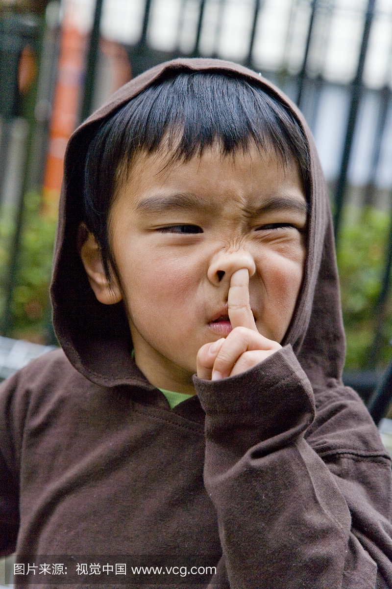 一个人,抠鼻子,仅儿童,儿童