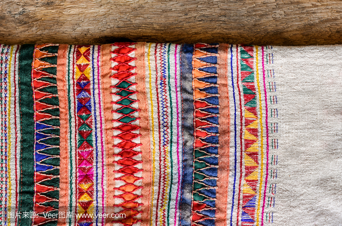 棉花工艺品在东南亚部落民族服饰工作。