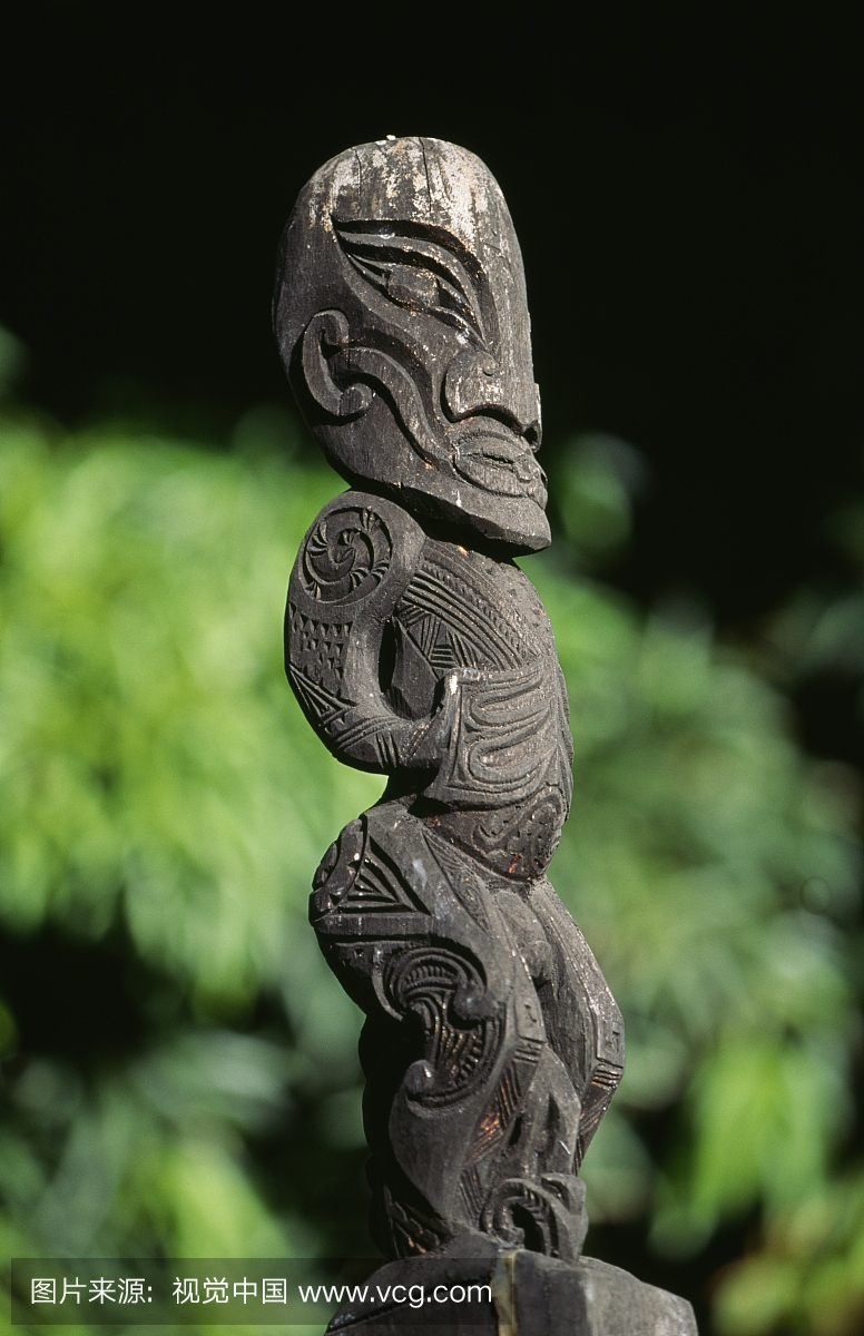 独木舟上的装饰元素用于夏威夷尼瓦瓦外伸独木