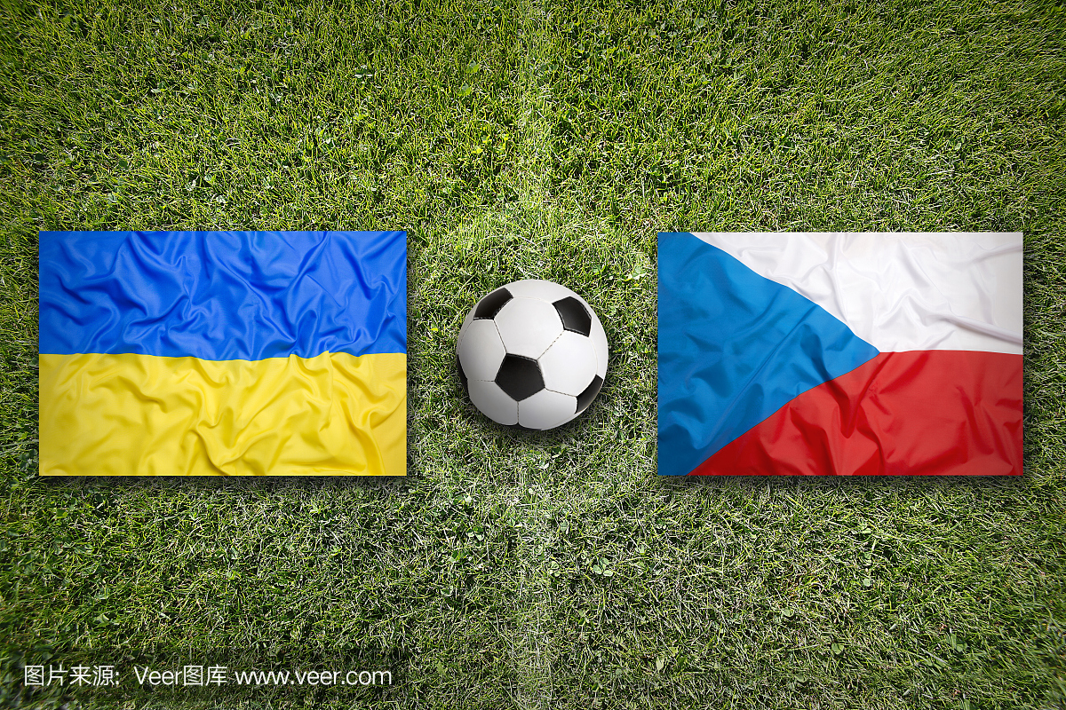 乌克兰与捷克国旗在足球场