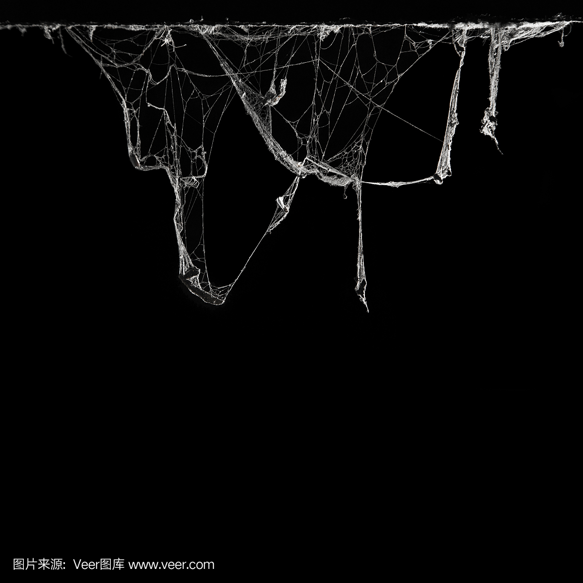 蜘蛛蜘蛛网在古老的泰国房子隔绝在黑色