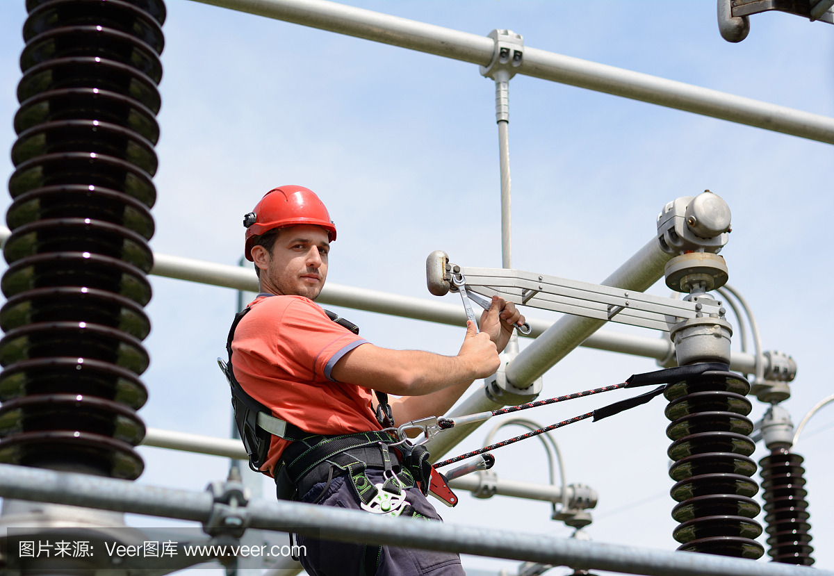 电工与防护工作服,安全帽和安全带工作