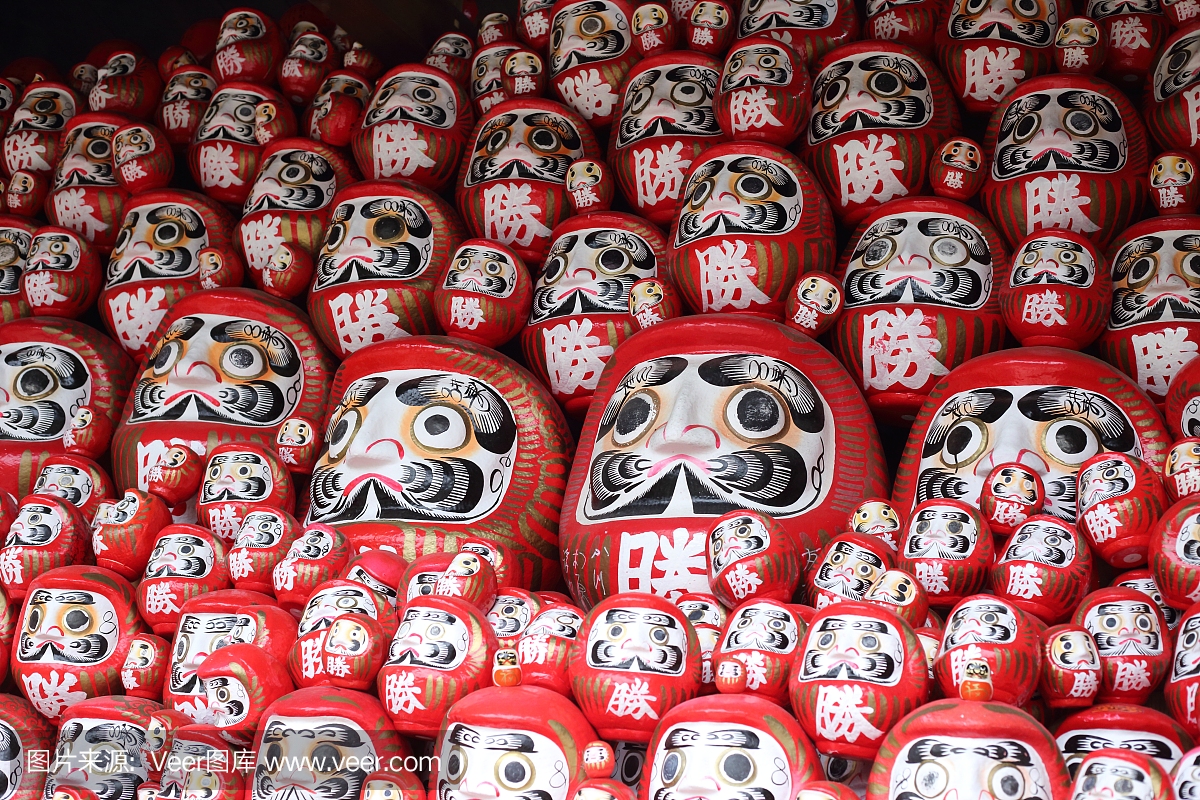 daruma或红色的好运气娃娃在日本