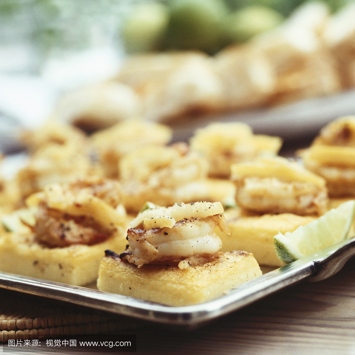 Pasticcini polenta e scampi (Shrimps on fried p