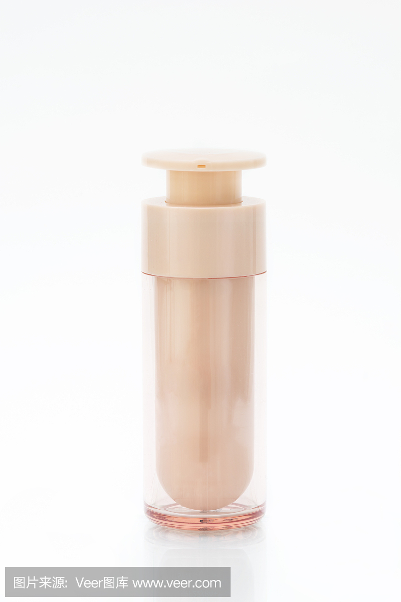 孤立的浅棕色瓶子用于血清或美容产品