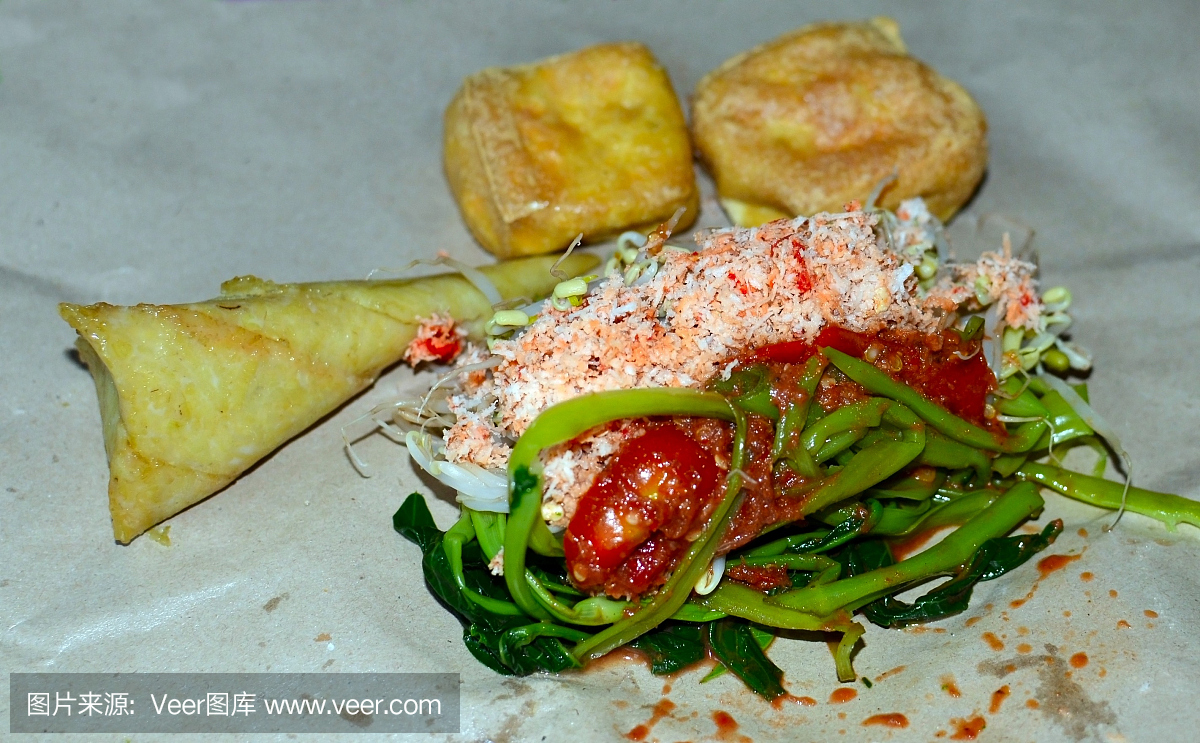 印度尼西亚龙目岛印度辣椒水菠菜盘