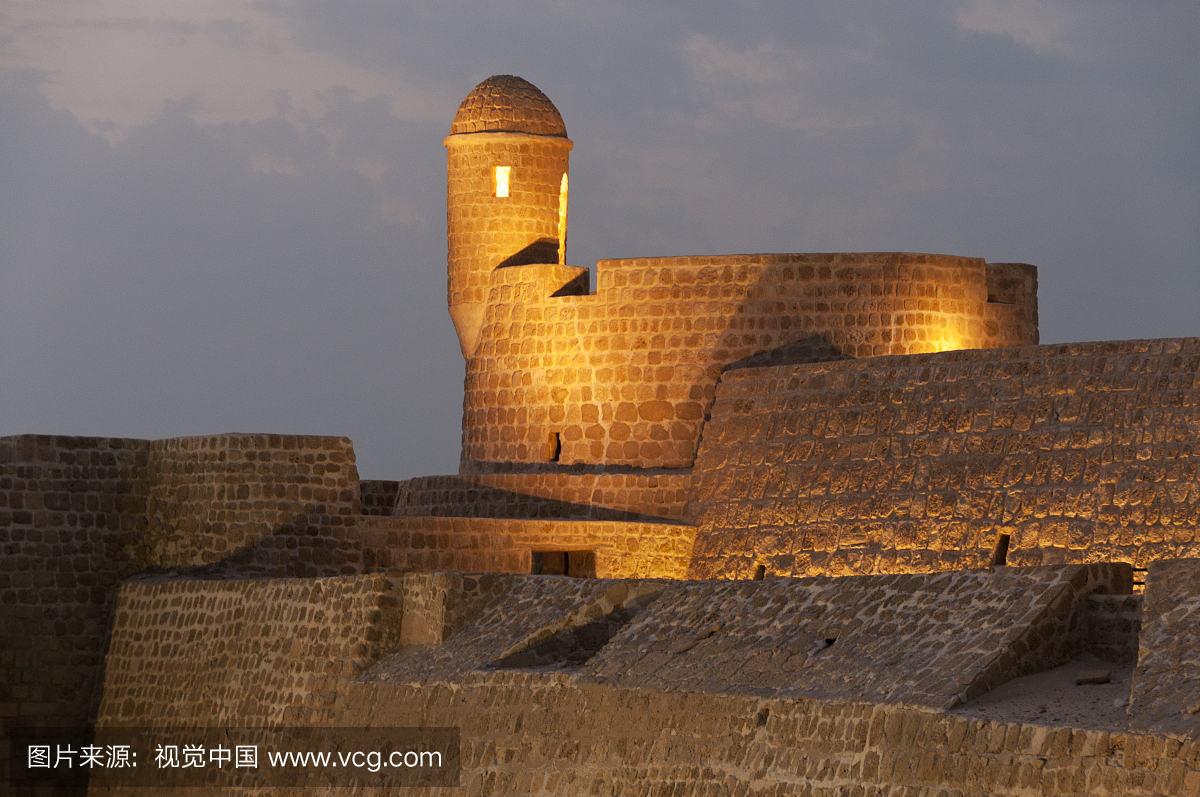 巴林堡(巴勒斯坦难民问题巴哈)晚上。