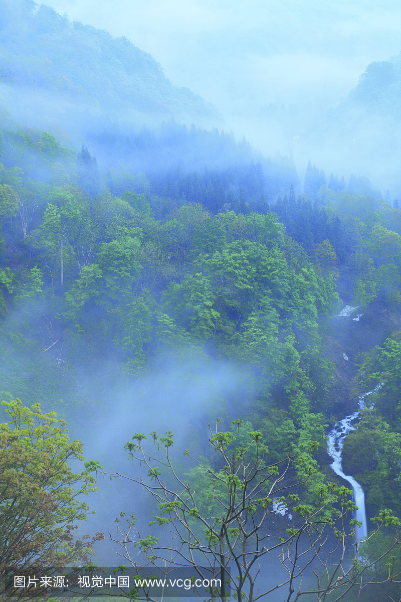 山形县加桑山早晨的薄雾