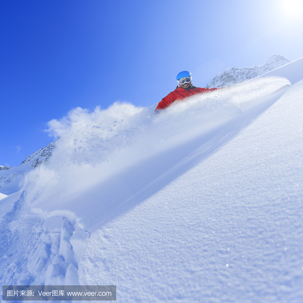 Freeride在新鲜的粉雪