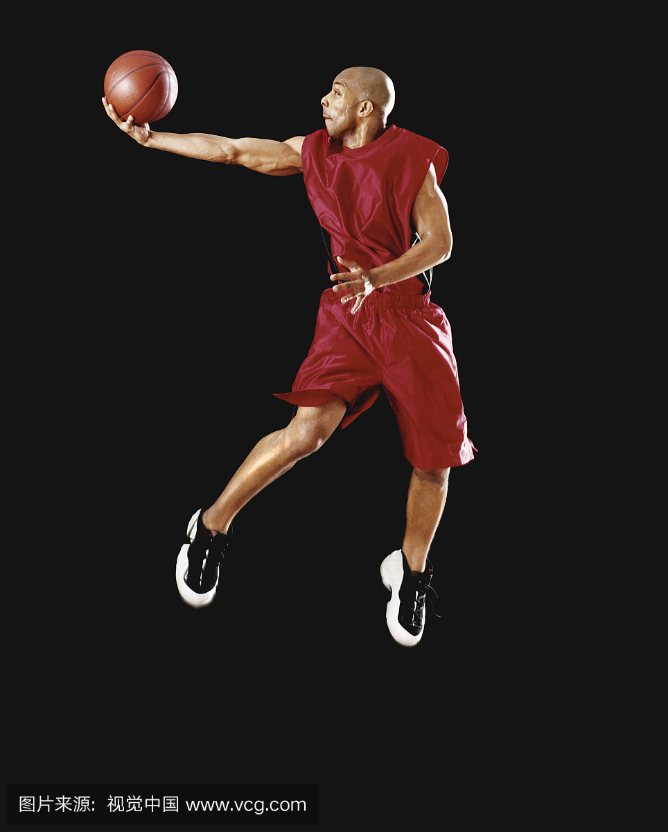 篮球运动员跳跃