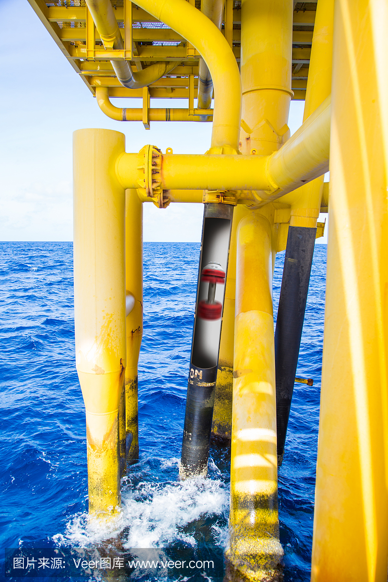 在海底管道内部运行的管道检测仪(PIG)用于管