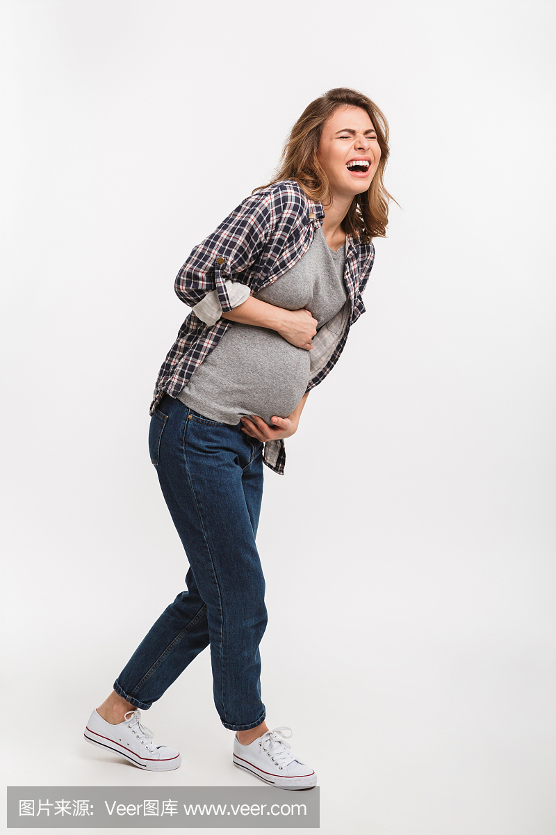 怀孕的女人感觉疼痛在肚子上灰色孤立