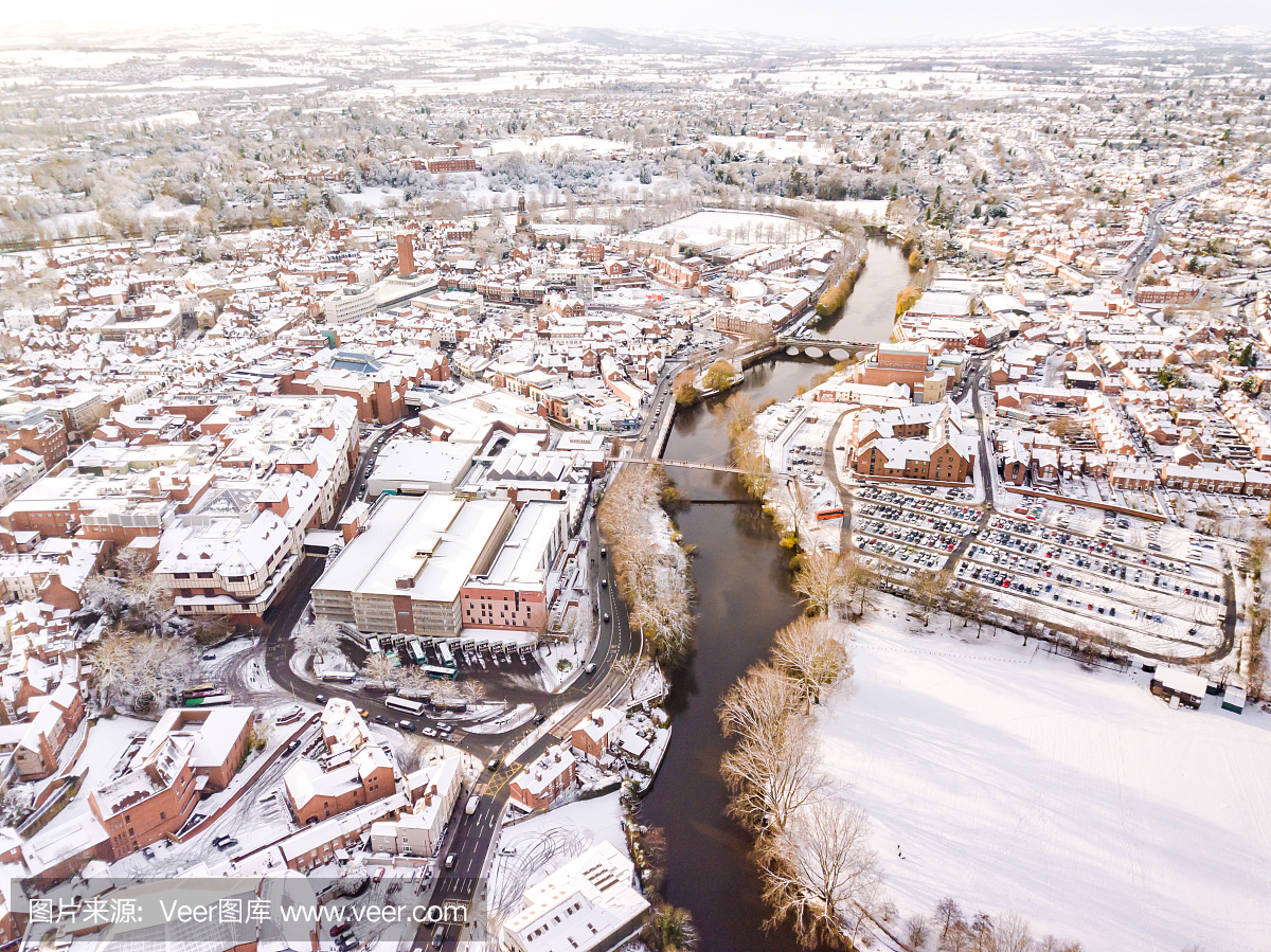 多雪的历史英语镇,舒兹伯利鸟瞰图。